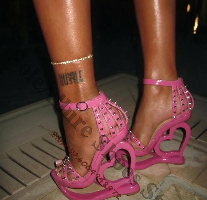 Casual Sandal Leather - Heet roze spike-studded sandalen met hartvormige